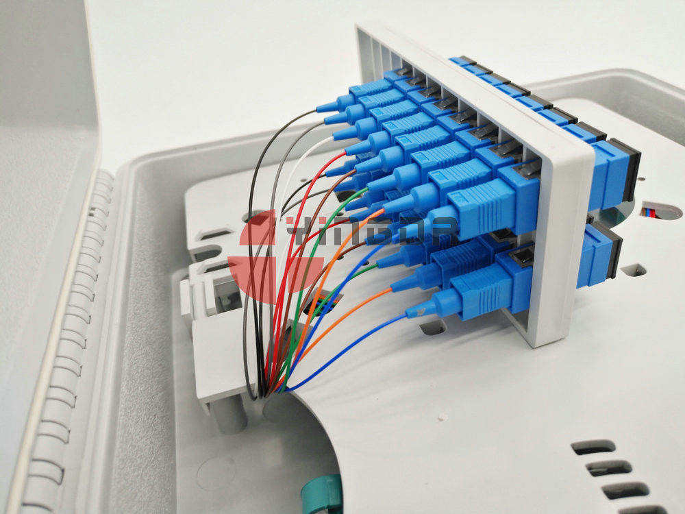 24 Ports Fiber Access Terminal Box with SC/UPC adapter Pigtails , 1*8 1*16 Splitter Distribution Box White